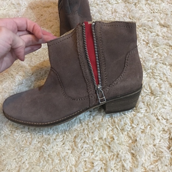 Steve Madden Leonn taupe booties! Never worn! - Picture 2 of 8